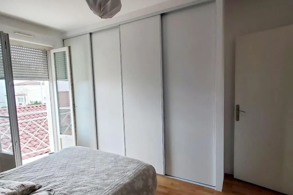 Simplicite Et Calme En Appartement A 이스와 아파트